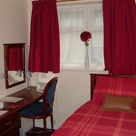 The Waverley Hotel Крю Екстериор снимка