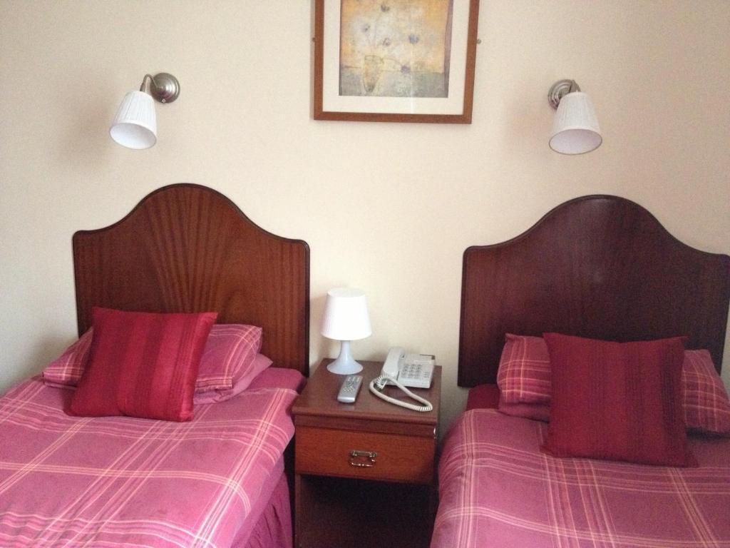 The Waverley Hotel Крю Стая снимка