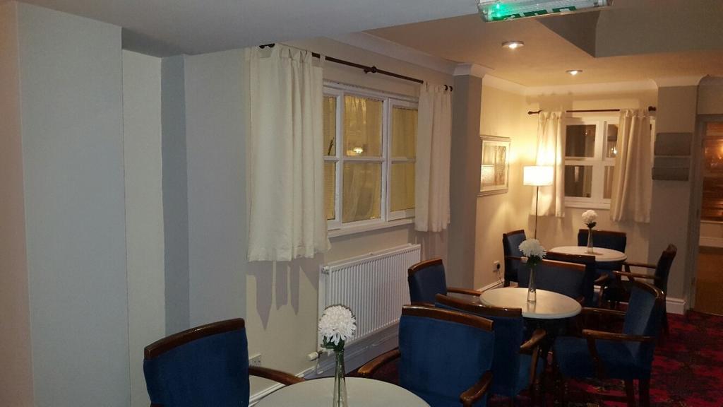 The Waverley Hotel Крю Екстериор снимка