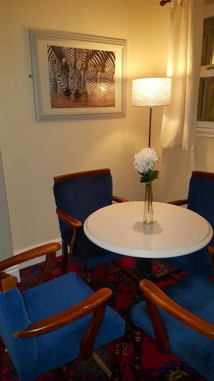 The Waverley Hotel Крю Екстериор снимка