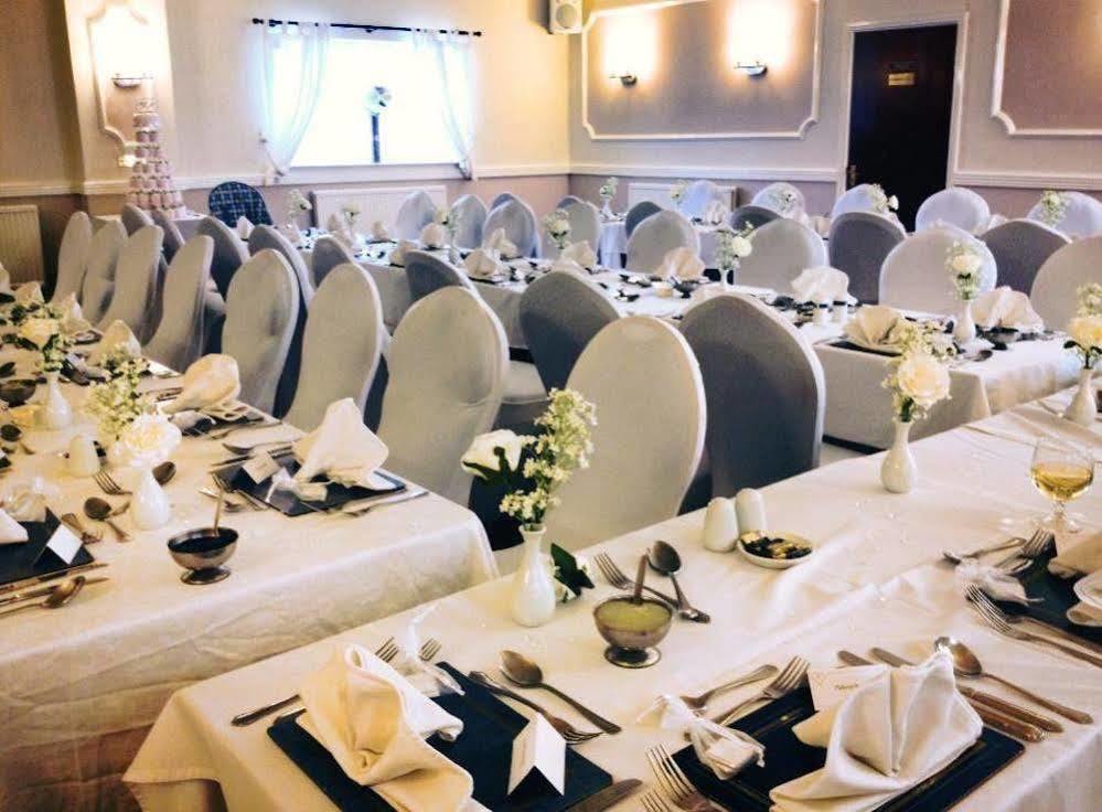 The Waverley Hotel Крю Екстериор снимка