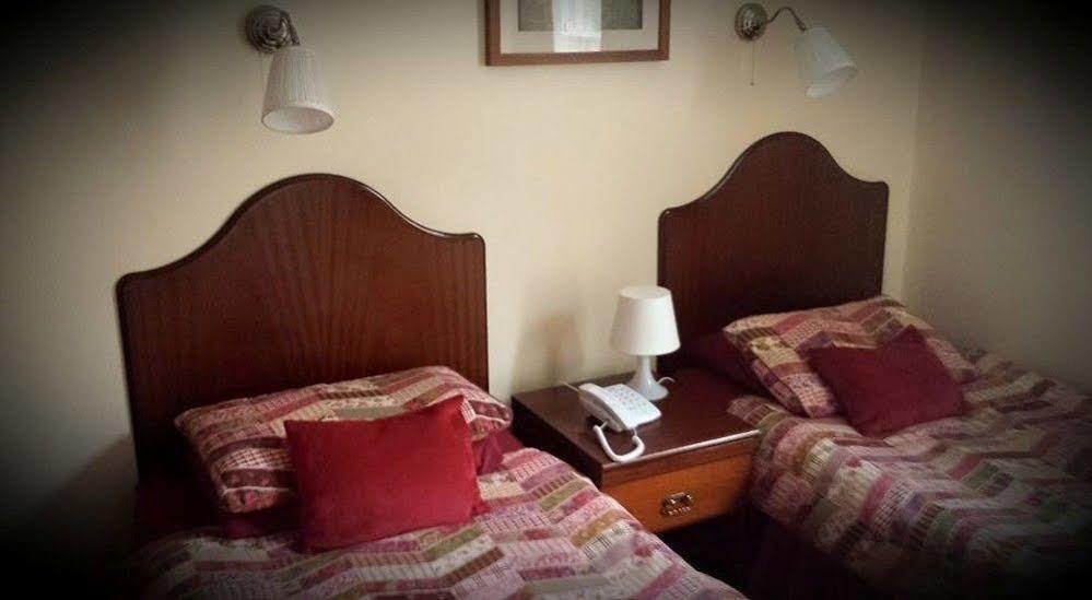 The Waverley Hotel Крю Екстериор снимка