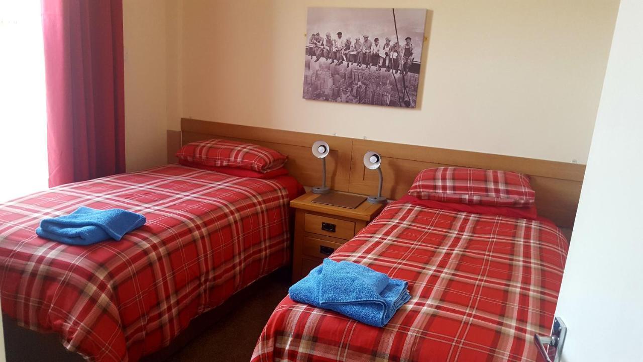 The Waverley Hotel Крю Екстериор снимка