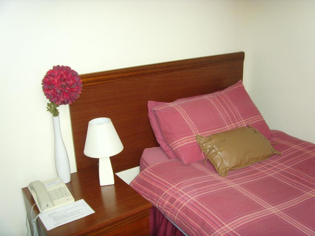 The Waverley Hotel Крю Стая снимка