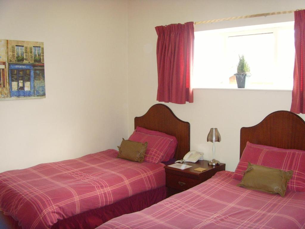 The Waverley Hotel Крю Стая снимка
